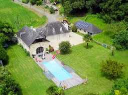 Fermette Béarnaise avec Grange Aménagée, Piscine et Vue Pyrénées, proche de Pau
